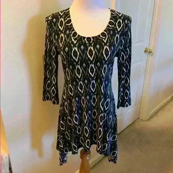Karen Kane Tunic - Picture 1 of 5